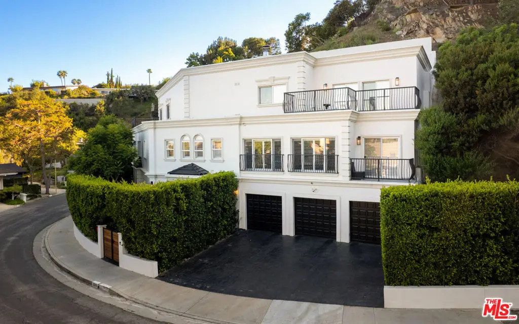 2209 Banyan Drive, Los Angeles, CA 90049 - Image #1