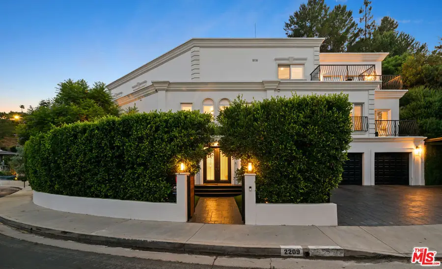 2209 Banyan Drive, Los Angeles, CA 90049 - Image #2