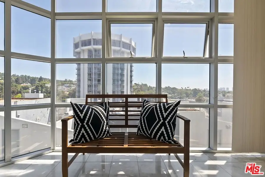 171 N Church Lane #619, Los Angeles, CA 90049 - Image #3