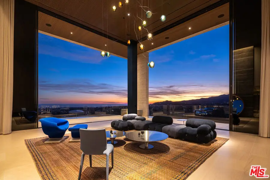 684 Firth Ave, Los Angeles, CA 90049 - Image #2