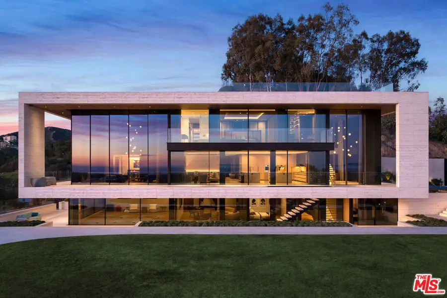 684 Firth Ave, Los Angeles, CA 90049 - Image #3