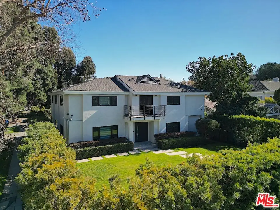 602 S Lucerne Boulevard, Los Angeles, CA 90005 - Image #1