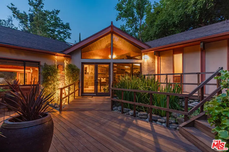 1064 Meadows End Drive, Calabasas, CA 91302 - Image #2