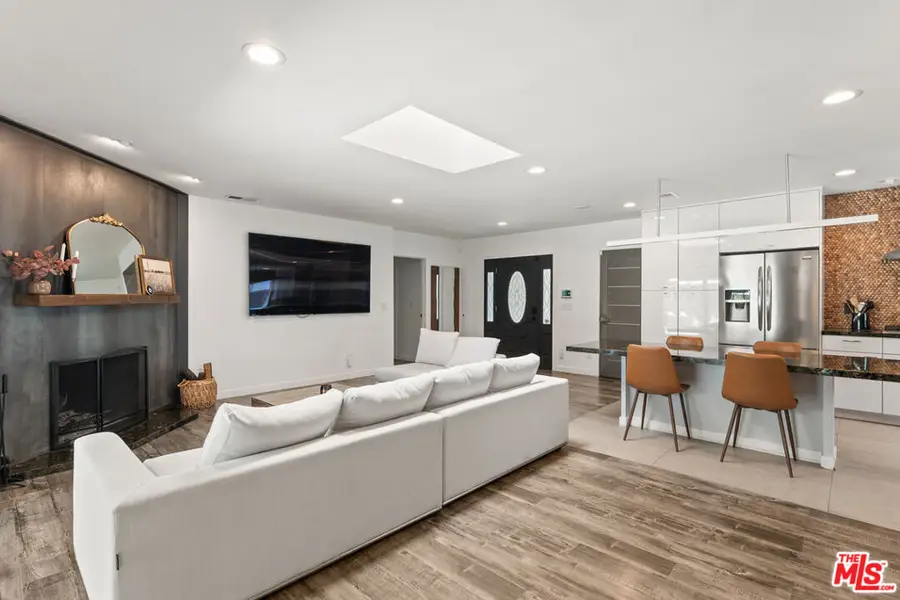 17235 Hatteras Street, Encino, CA 91316 - Image #3