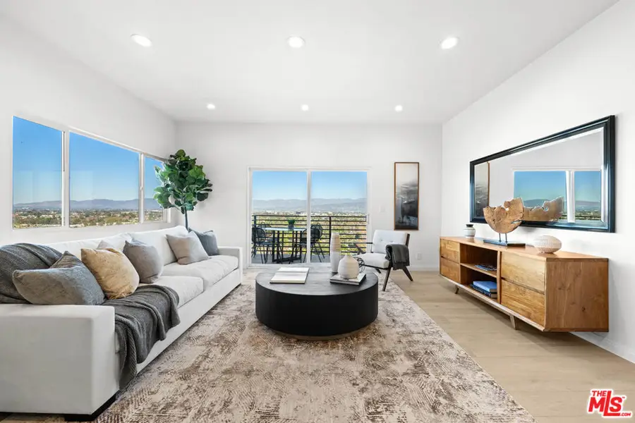 11725 Laurelwood Drive, Studio City, CA 91604 - Image #3