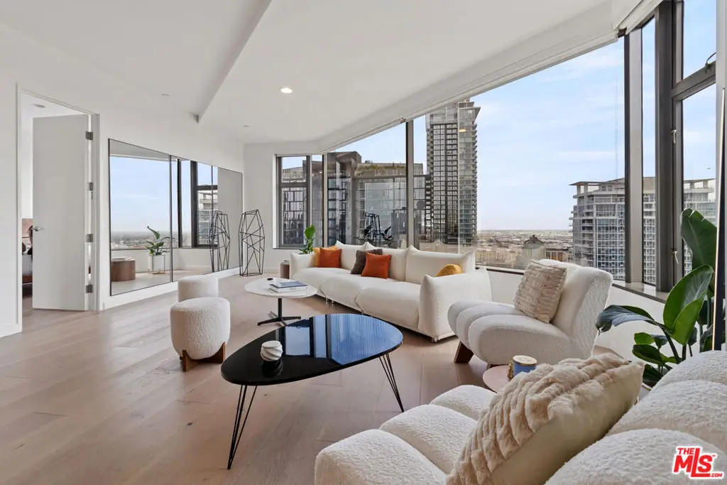 801 S Grand Avenue #2211, Los Angeles, CA 90017 - Image #1