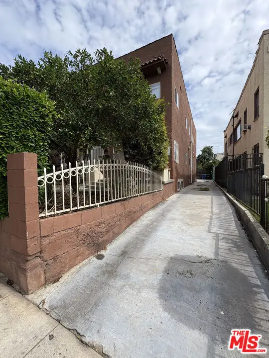 2006 S Harcourt Avenue, Los Angeles, CA 90016 - Image #2