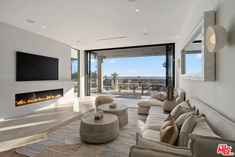 938 Palisades Beach Road, Santa Monica, CA 90403 - Image #2