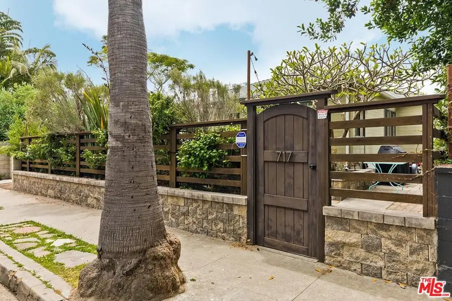 717 Coeur D Alene Avenue, Venice, CA 90291 - Image #2