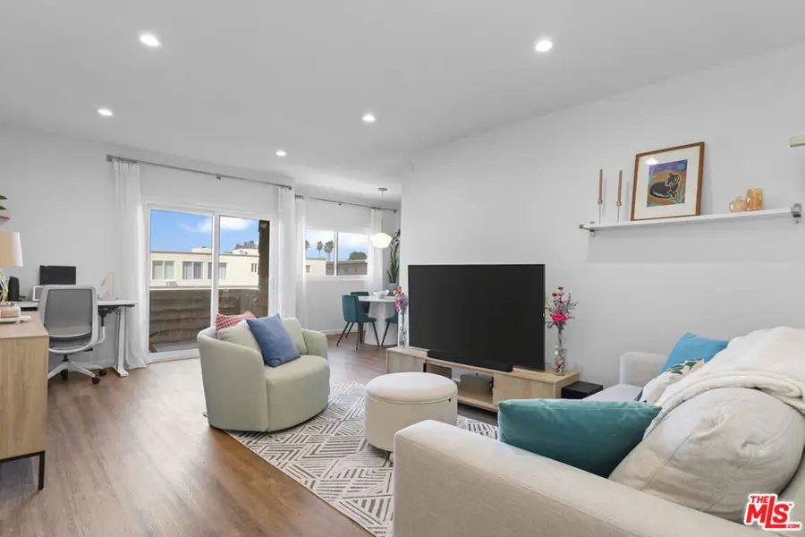 5414 Newcastle Avenue #50, Encino, CA 91316 - Image #2