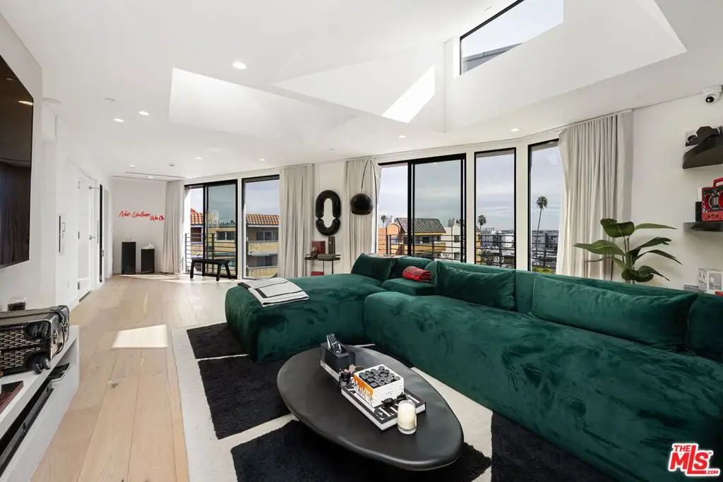 1533 N Vista Street #401, Los Angeles, CA 90046 - Image #1