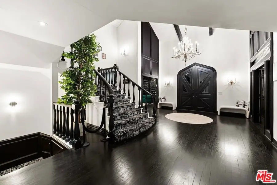 17069 Oak View Drive, Encino, CA 91436 - Image #3