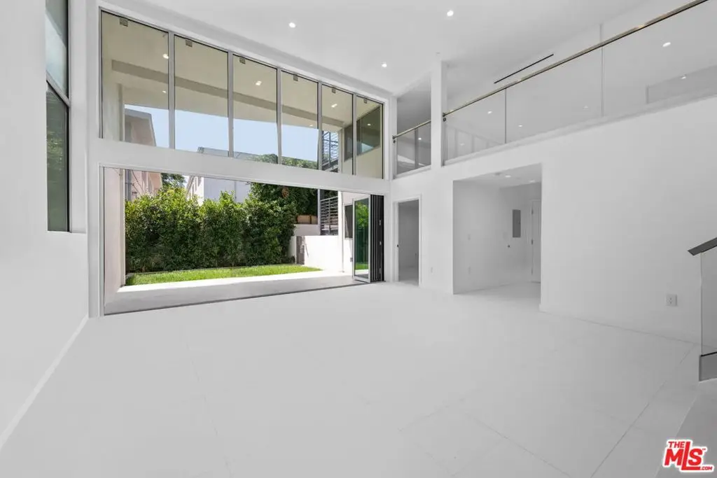 621 N Kings Road #2, West Hollywood, CA 90048 - Image #1