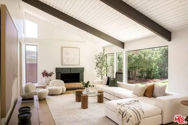 2313 Banyan Drive, Los Angeles, CA 90049