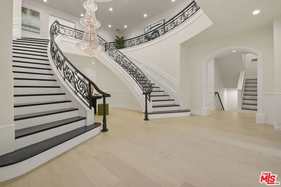 11730 Stonehenge Lane, Los Angeles, CA 90049 - Image #2