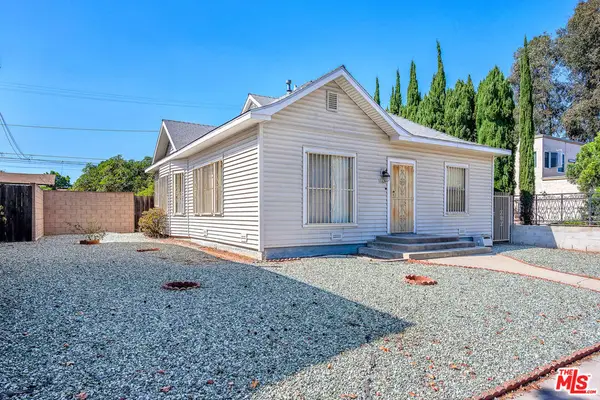 3369 California Avenue, Signal Hill, CA 90755