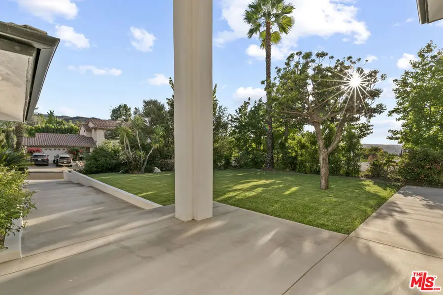 18101 Green Meadow Drive, Encino, CA 91316 - Image #2