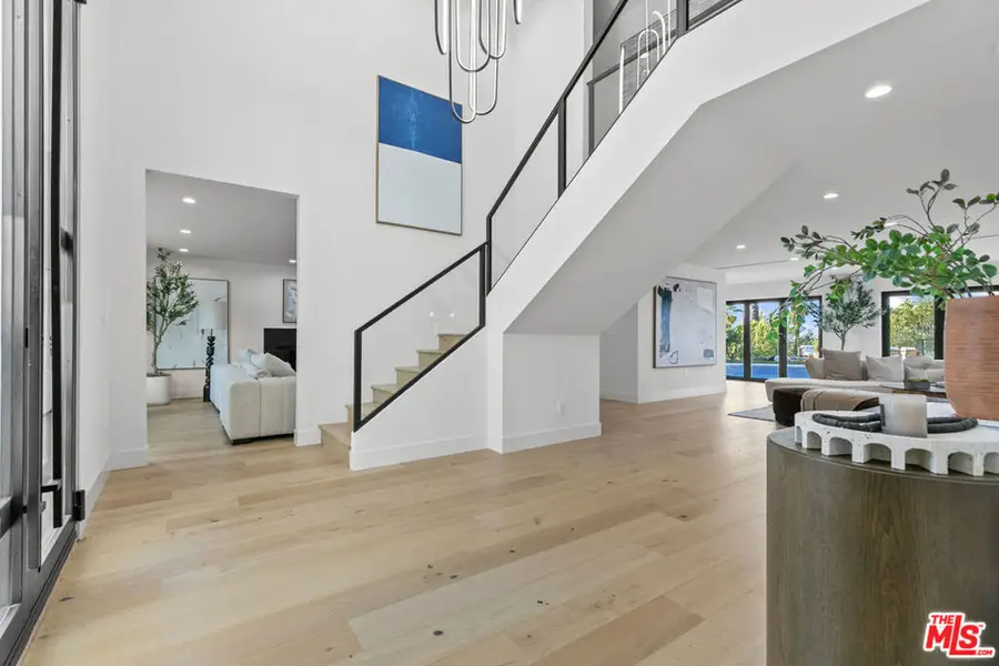 18101 Green Meadow Drive, Encino, CA 91316 - Image #3