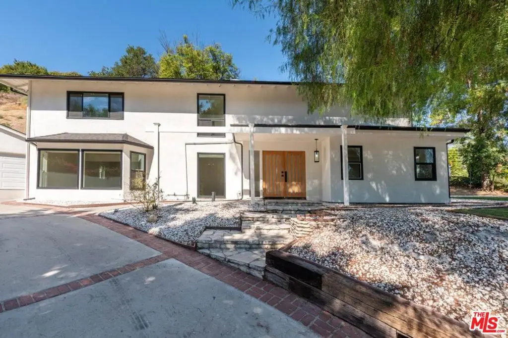 23201 Oxnard Street, Woodland Hills, CA 91367 - Image #1