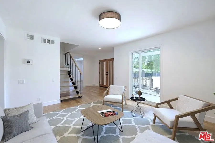 23201 Oxnard Street, Woodland Hills, CA 91367 - Image #3