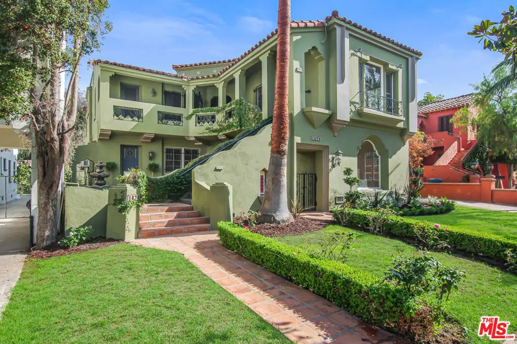 1074 S Genesee Avenue, Los Angeles, CA 90019 - Image #1