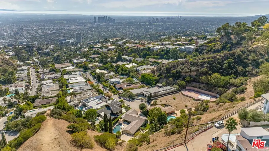 1871 Marcheeta Place, Los Angeles, CA 90069 - Image #2