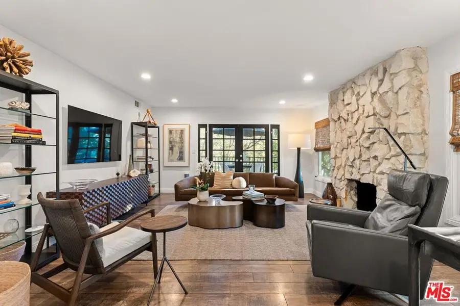 5117 Lubao Avenue, Woodland Hills, CA 91364 - Image #2