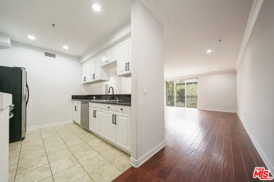 1401 S St Andrews Place #201, Los Angeles, CA 90019 - Image #2