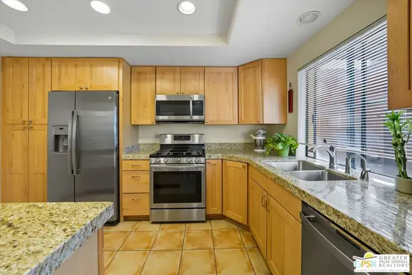 4881 S Winners Circle #E, Palm Springs, CA 92264