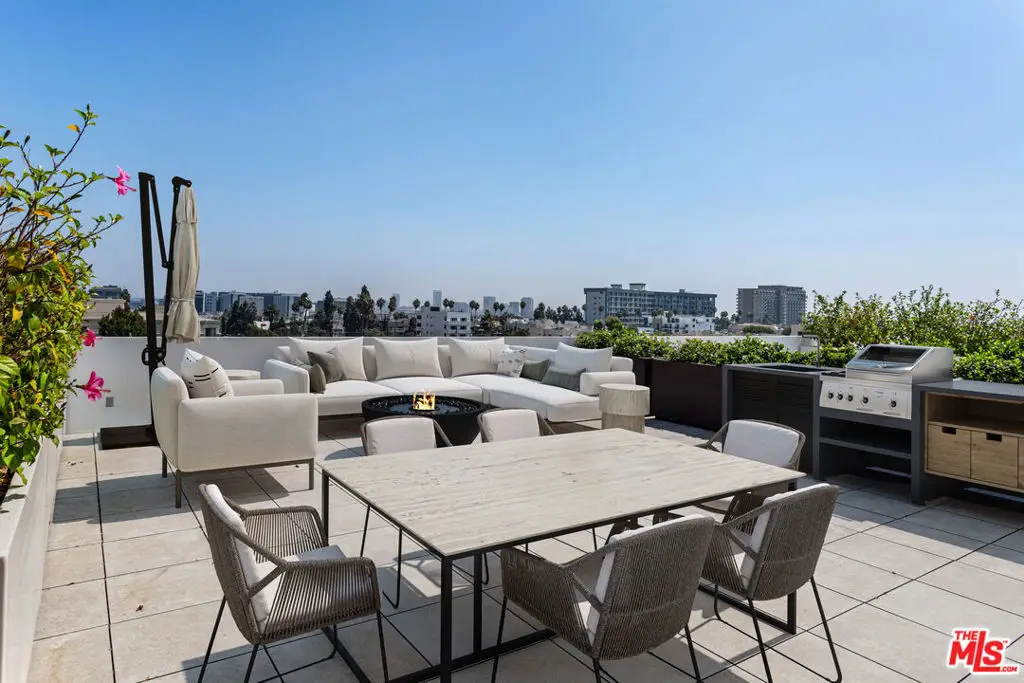 425 N Palm Drive #401, Beverly Hills, CA 90210 - Image #1