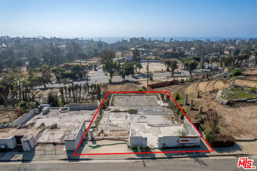 16530 Chattanooga Place, Pacific Palisades, CA 90272 - Image #2