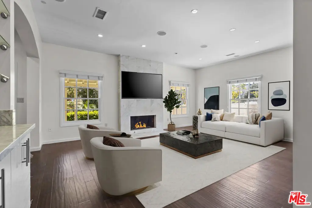 191 S Gardner Street, Los Angeles, CA 90036 - Image #1