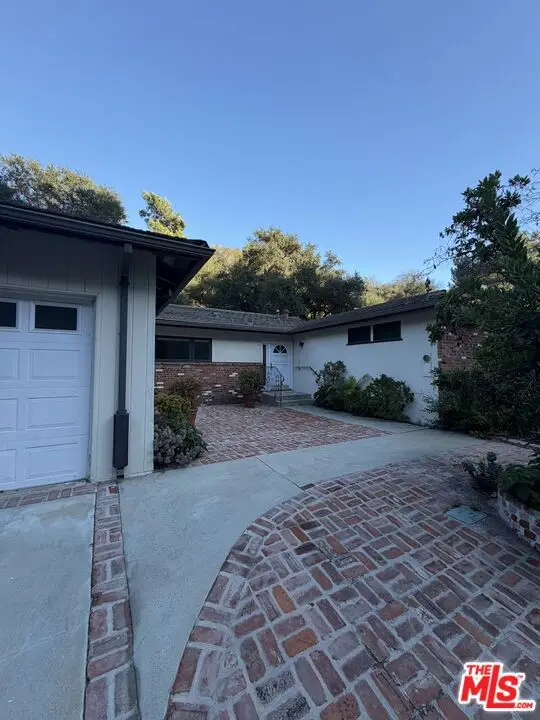3534 Mandeville Canyon Road, Los Angeles, CA 90049
