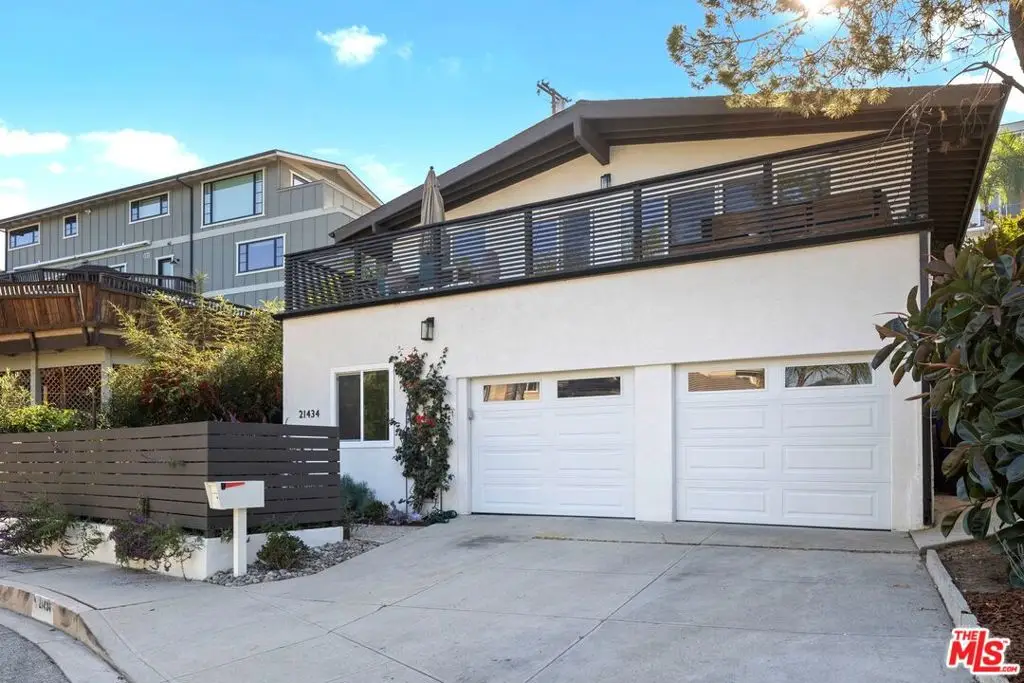 21434 Salamanca Avenue, Woodland Hills, CA 91364 - Image #1