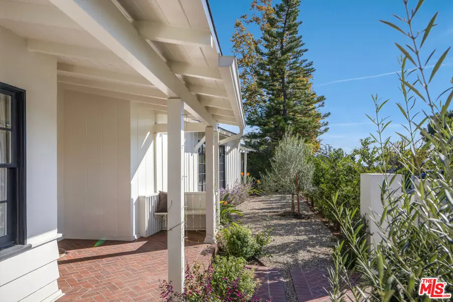 516 Hanley Place, Los Angeles, CA 90049 - Image #3