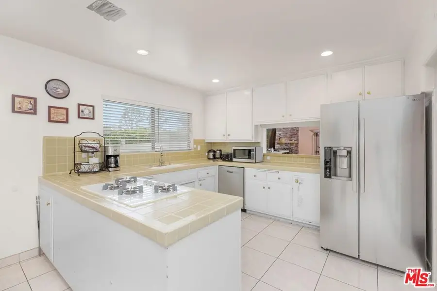 11453 Dona Dorotea Drive, Studio City, CA 91604 - Image #3
