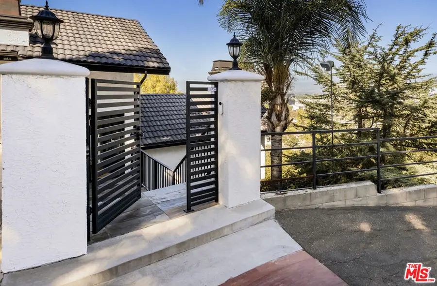 3589 Multiview Drive, Los Angeles, CA 90068 - #2