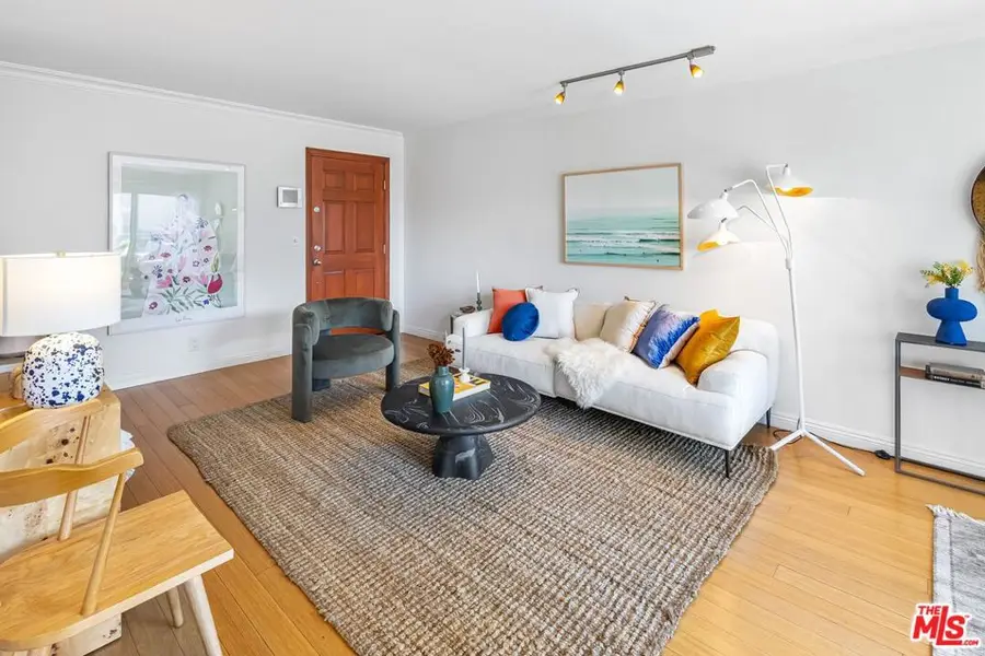 1154 S Barrington Avenue #201, Los Angeles, CA 90049 - Image #2