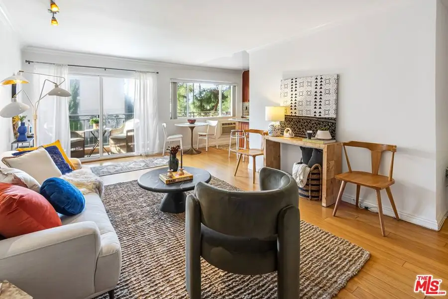 1154 S Barrington Avenue #201, Los Angeles, CA 90049 - Image #3