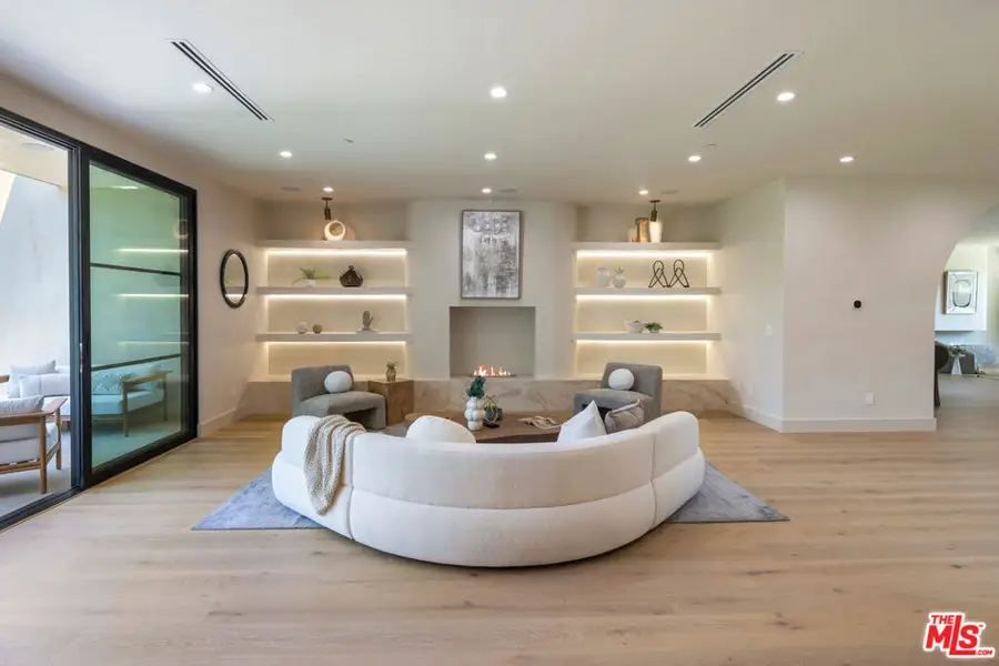 16643 Addison Street, Encino, CA 91436 - Image #2