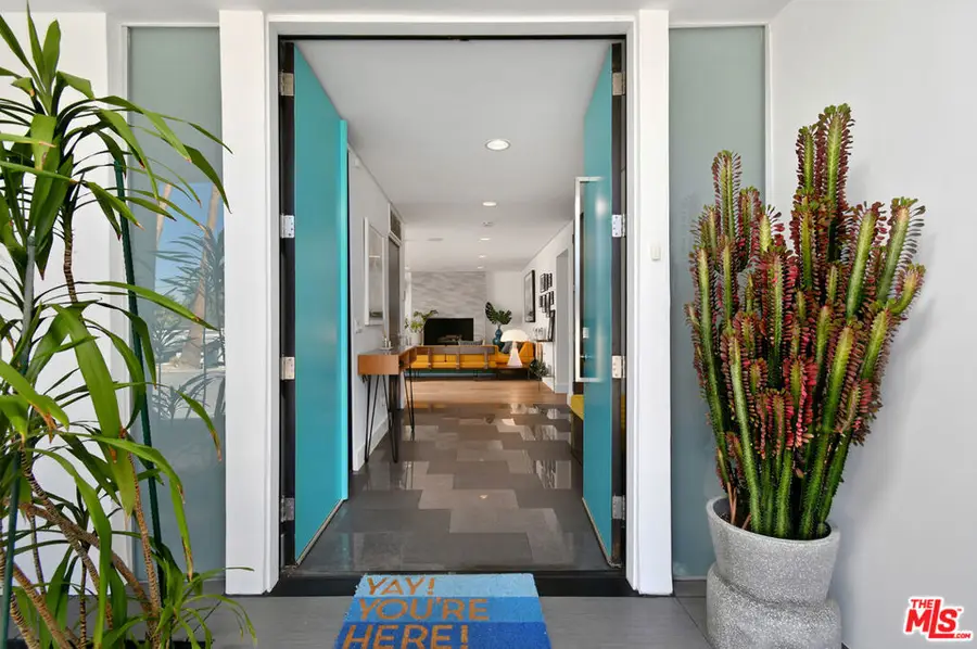 20150 Delita Drive, Woodland Hills, CA 91364 - Image #2