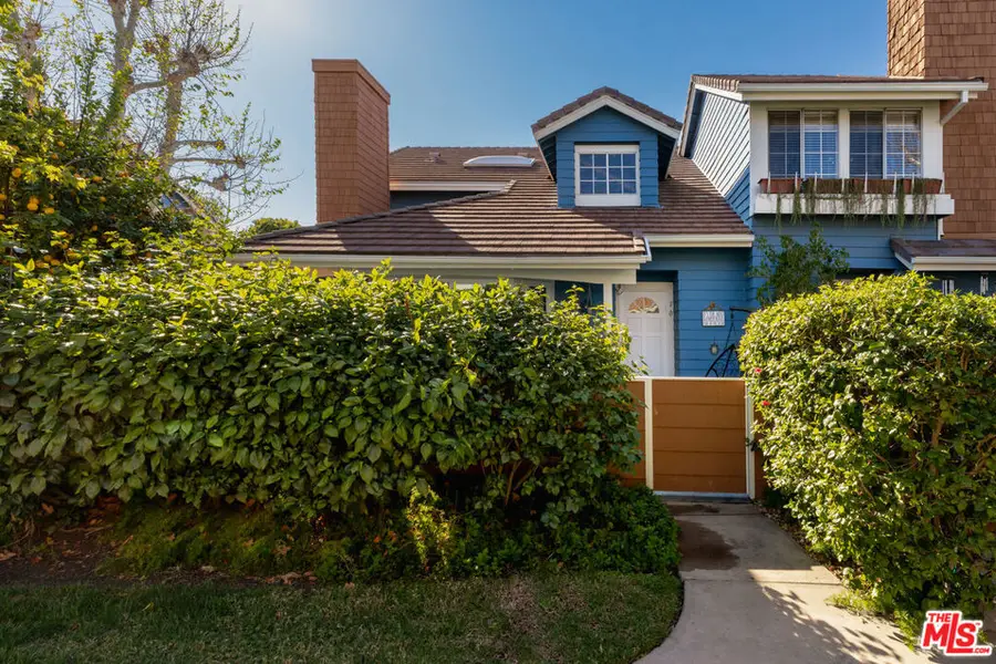 18721 Hatteras Street #10, Tarzana, CA 91356 - Image #2