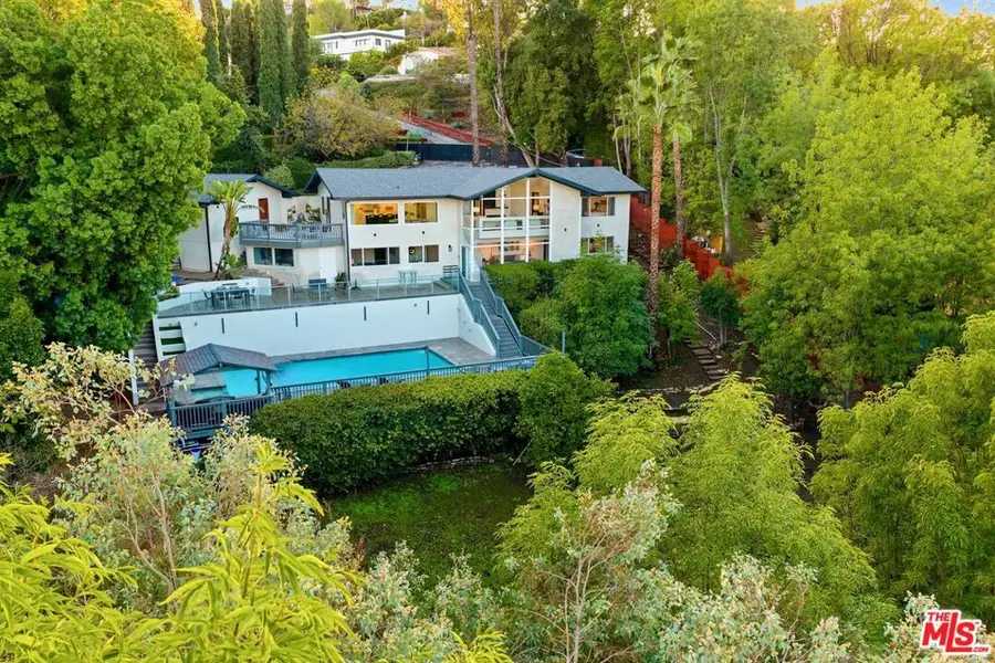 4854 Brewster Drive, Tarzana, CA 91356 - Image #2