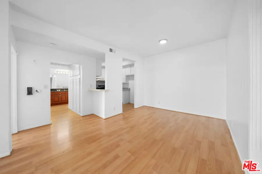 533 S St Andrews Place #203, Los Angeles, CA 90020 - Image #2