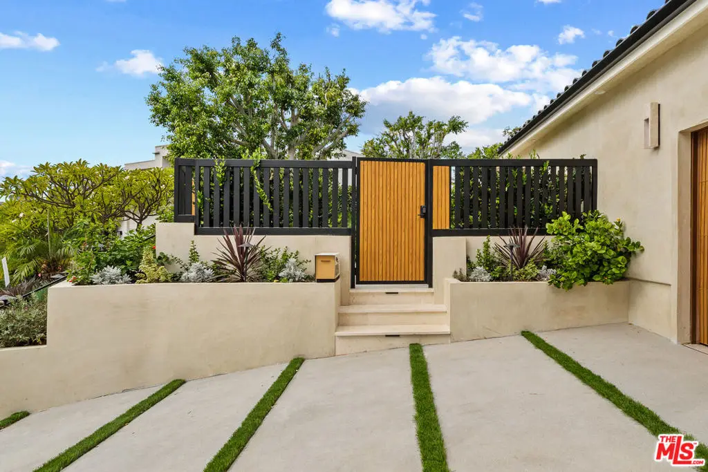 11351 Dona Lisa Drive, Studio City, CA 91604 - Image #1