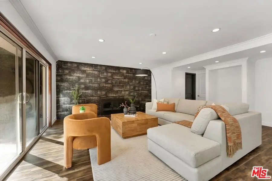 3831 Saint Johnswood Drive, Woodland Hills, CA 91364 - Image #2