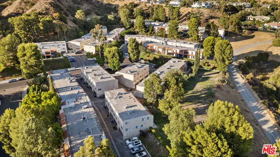 8024 Via Pompeii, Burbank, CA 91504 - Image #2