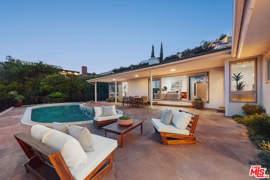 968 Kenfield Avenue, Los Angeles, CA 90049 - Image #2