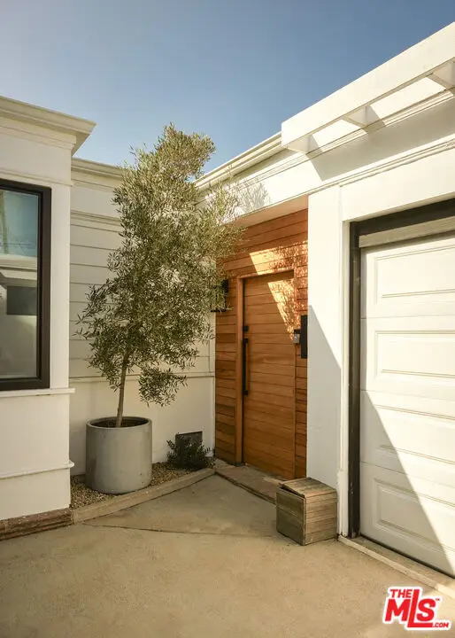 651 S Bundy Drive, Los Angeles, CA 90049 - Image #3