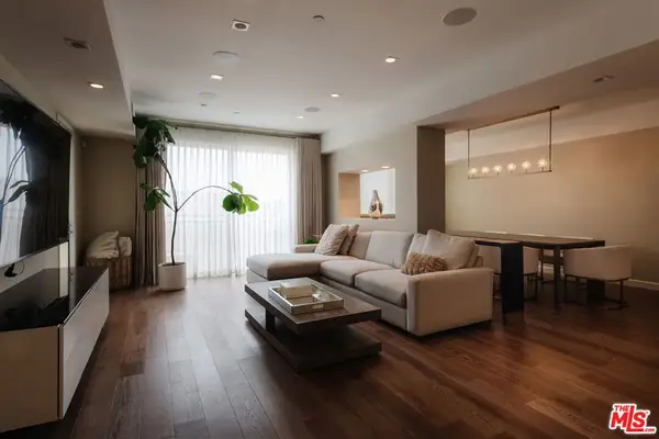 441 S Barrington Avenue #402, Los Angeles, CA 90049